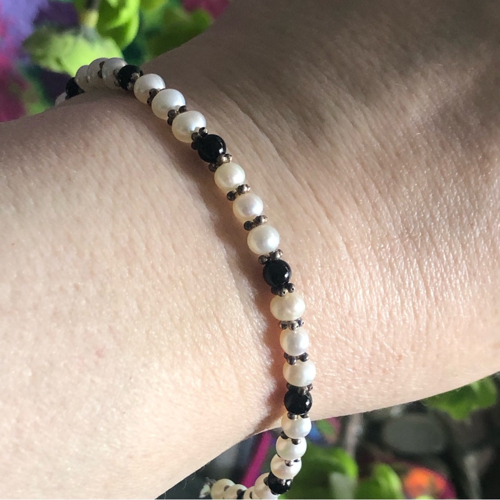 Vintage Imperial Pearl genuine pearl and black onyx 925 sterling silver bracelet